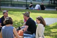On 14 May 2022, Hochschule Düsseldorf – University of Applied Sciences (HSD) could finally celebrate its 50th anniversary – and the response exceeded everything all organisers had hoped for: Several thousand people came to celebrate during the day and well into the night, creating a unique atmosphere on campus and enjoying wonderful weather.